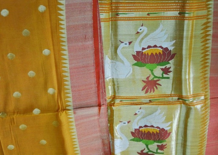 Lotus and Swan pattern on pally with and unusual plain border